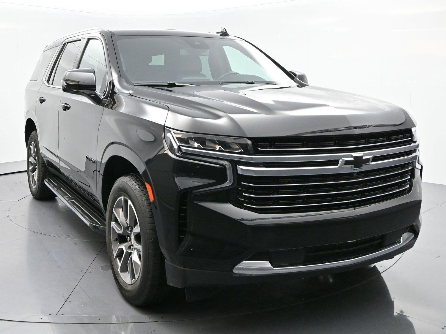 Used 2023 BLACK Chevrolet LT image 2