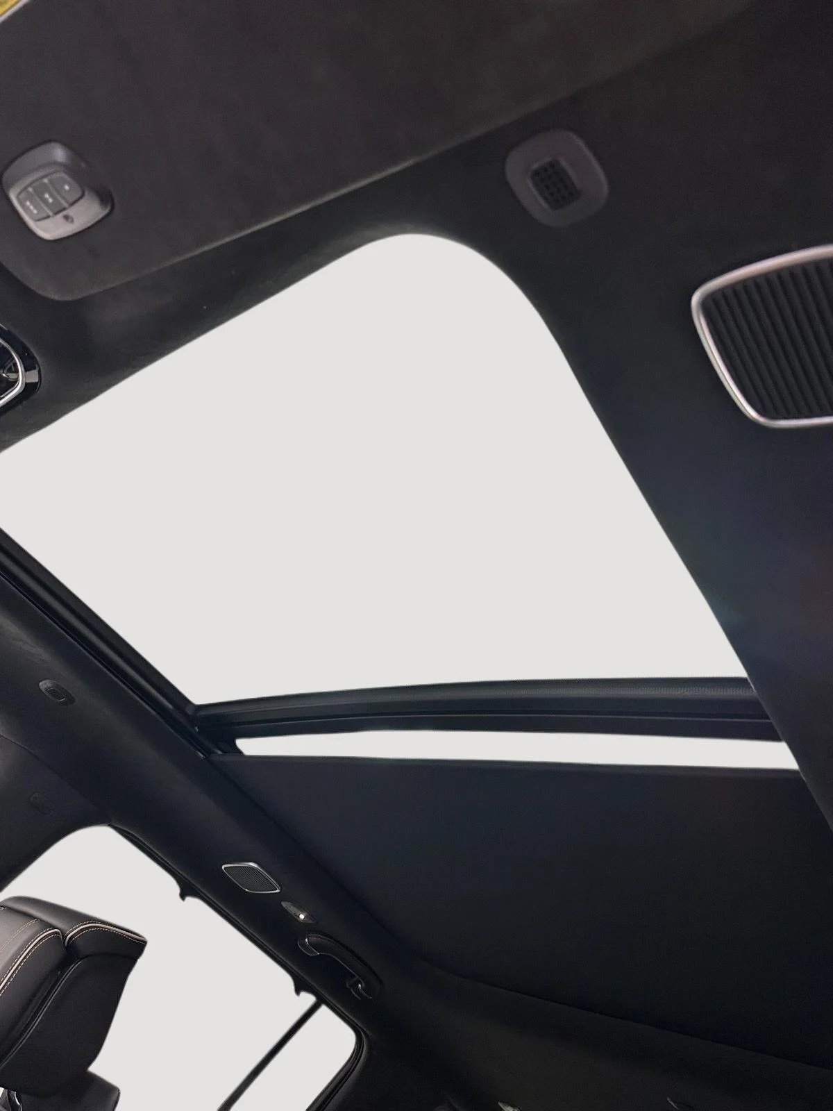 Used 2025 White Jeep Series III image 31