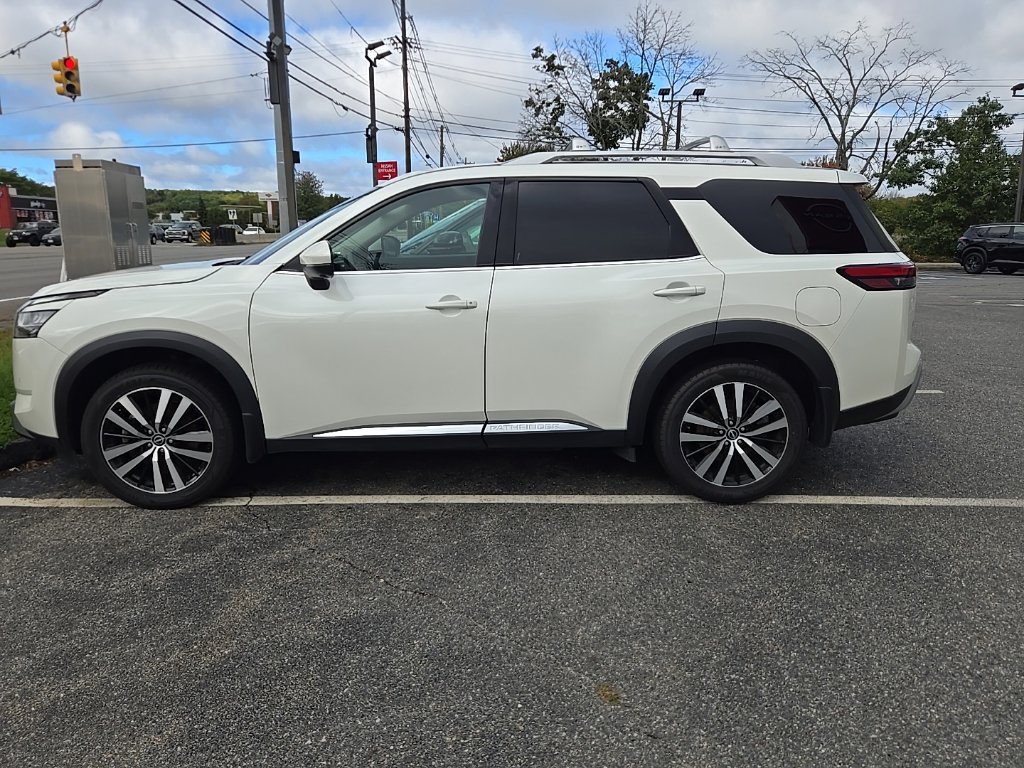 Used 2024 White Nissan Platinum image 6
