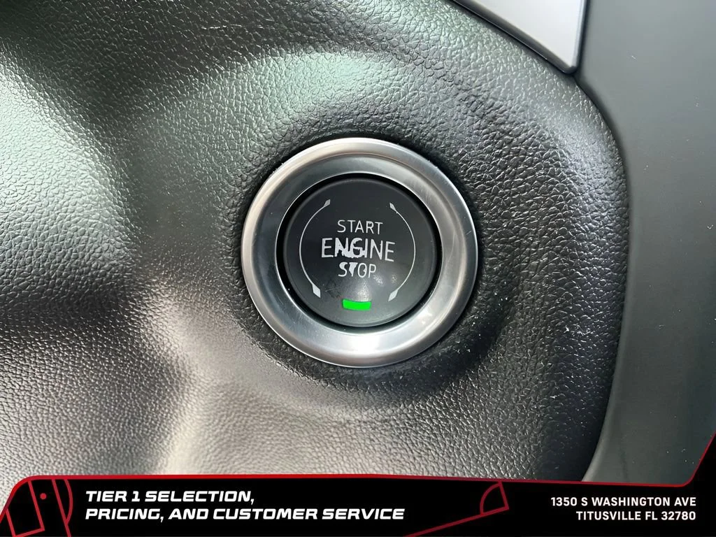Used 2024 Summit White GMC Pro image 28