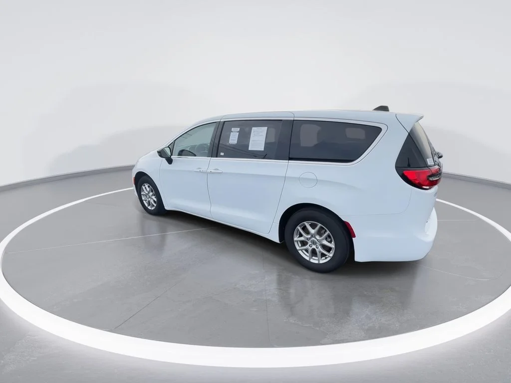 Used 2024 White Chrysler Touring L image 6