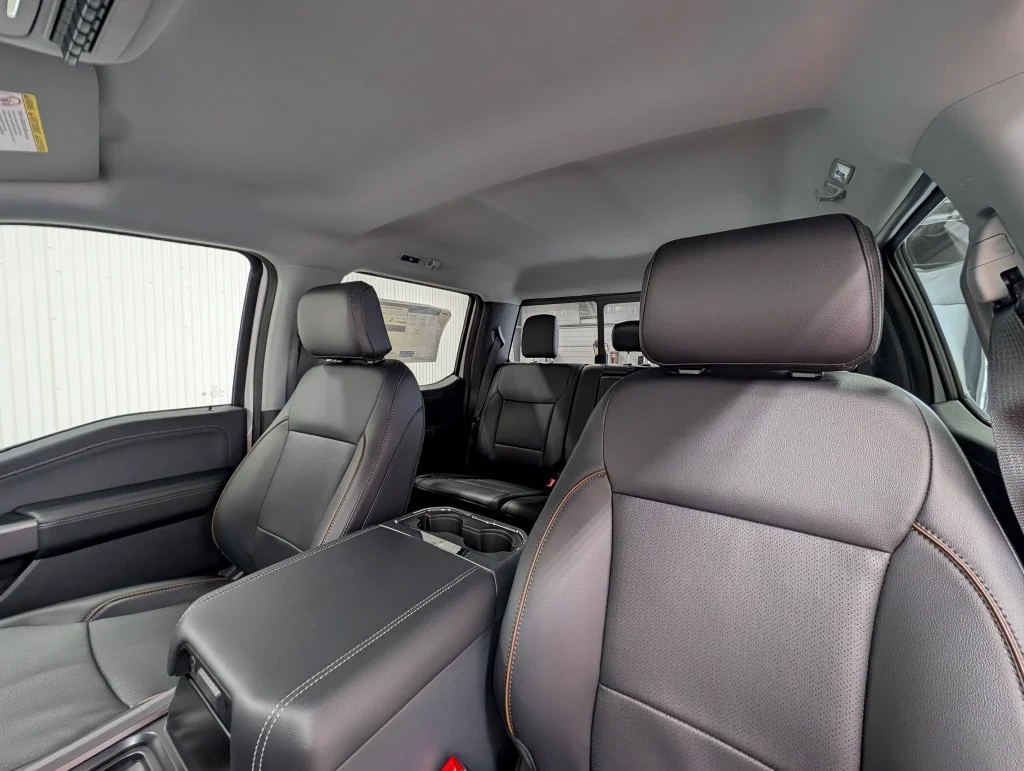 New 2027 Oxford White Ford F-350® Lariat® image 19