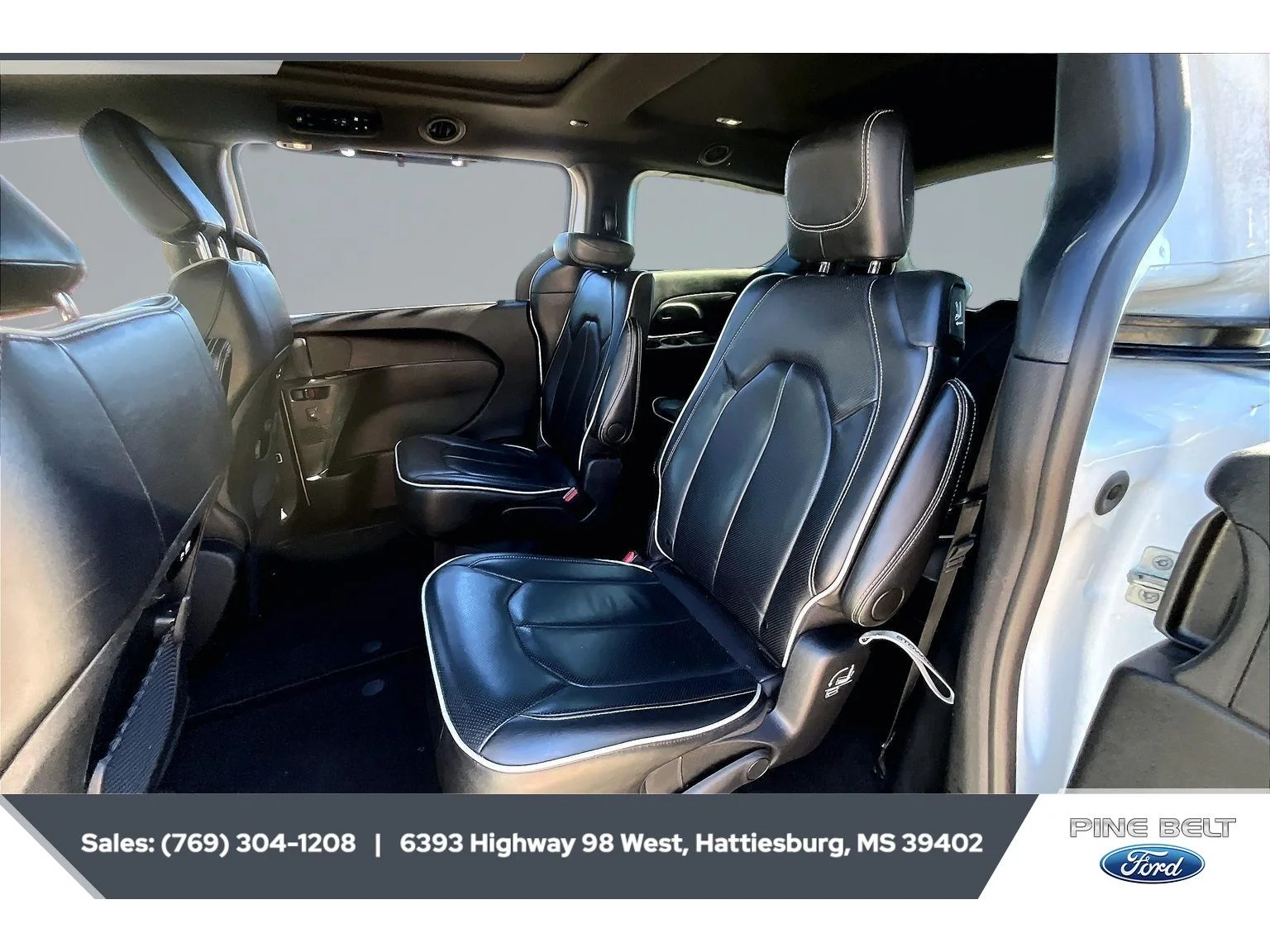 Used 2025 Bright White Clearcoat Chrysler Limited image 19