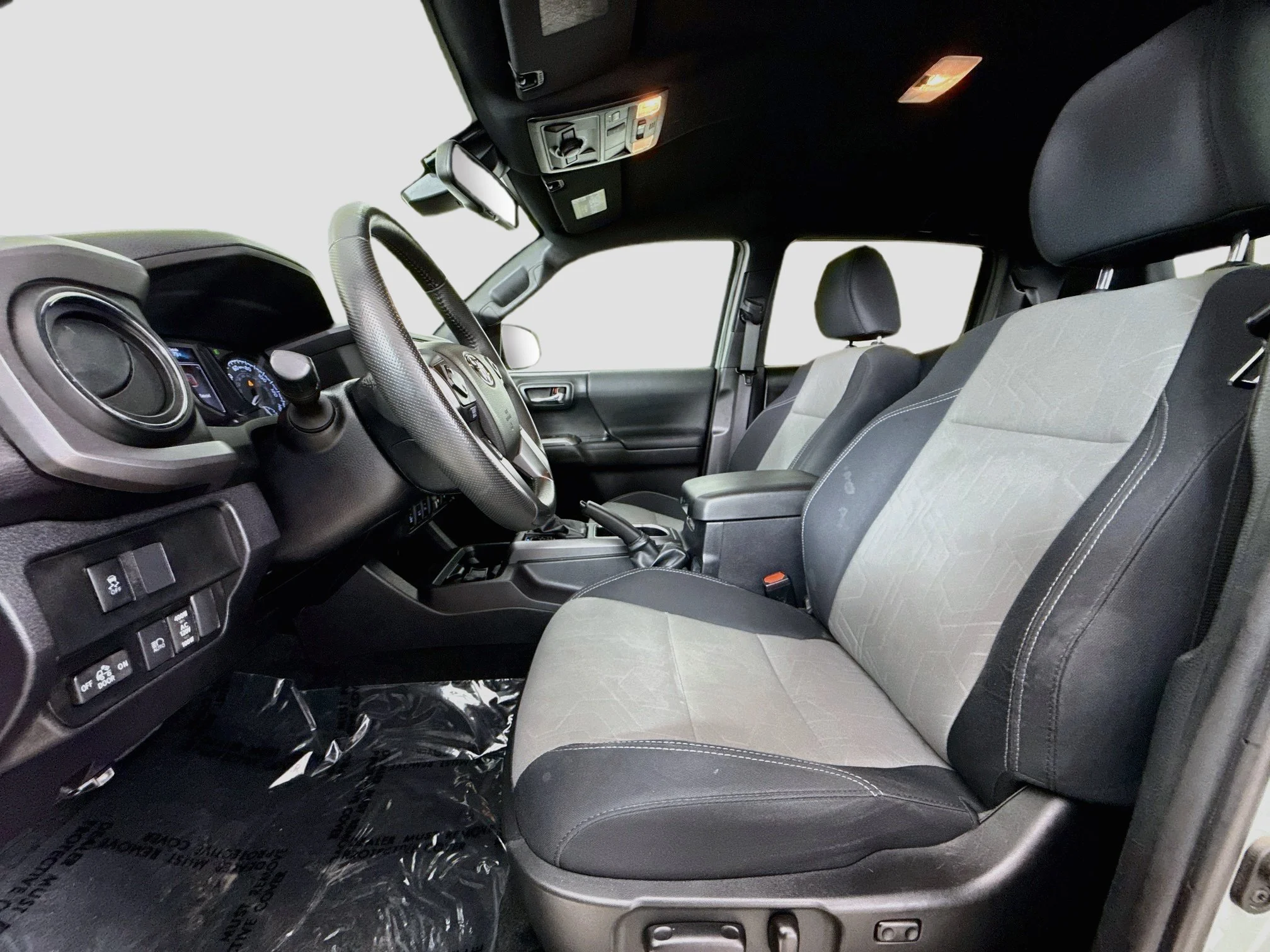 Used 2022  Toyota SR image 21
