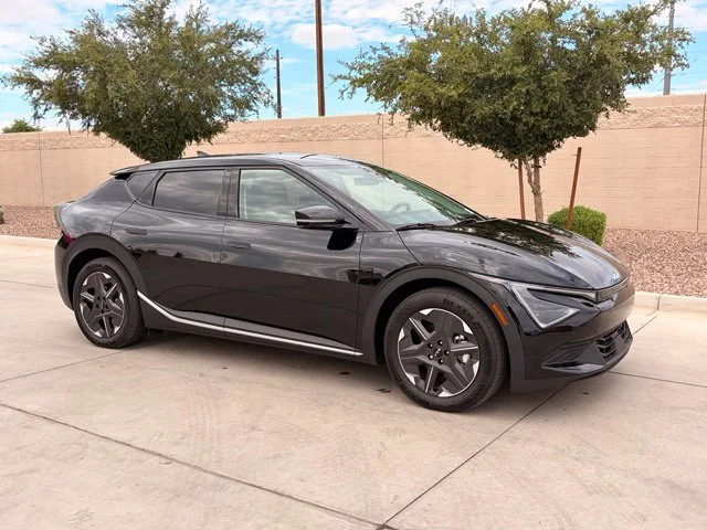 Certified Used 2025 Black Kia Light image 4