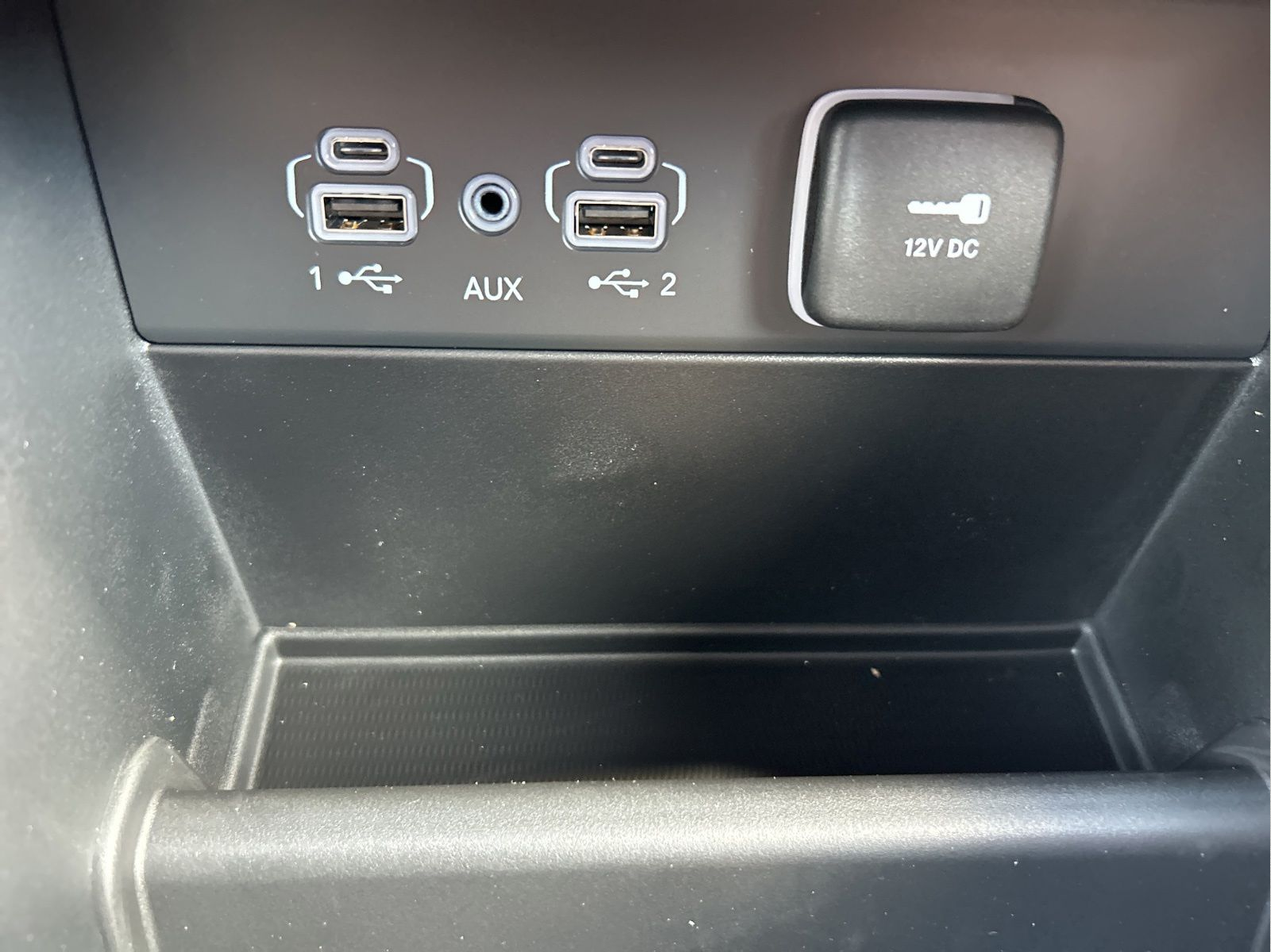 New 2026 Bright White Clear-Coat Exterior Paint Jeep Laredo image 29