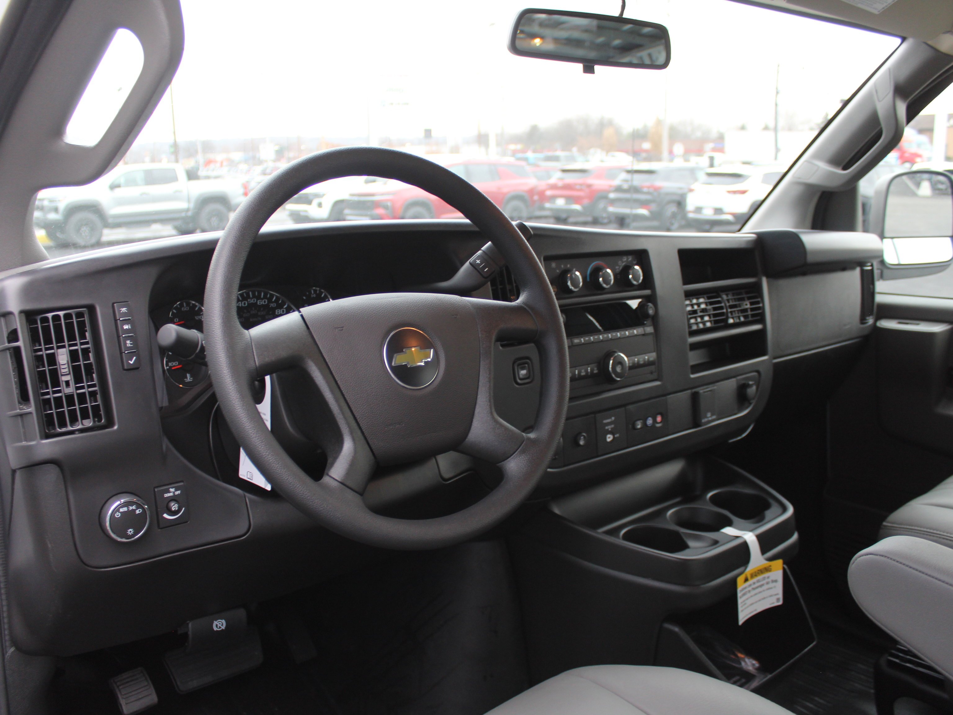 2025 Chevrolet Express Cargo Work Van - Photo 10