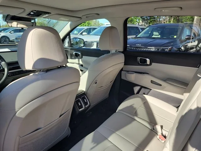 2025 Kia Sorento S - Photo 24