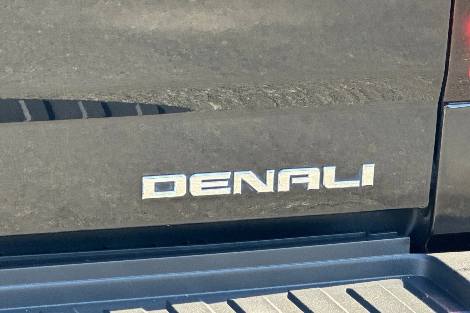 Used 2015 Onyx Black GMC Denali image 28