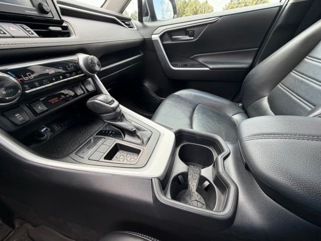 Used 2020 Silver Sky Metallic Toyota XLE Premium image 15
