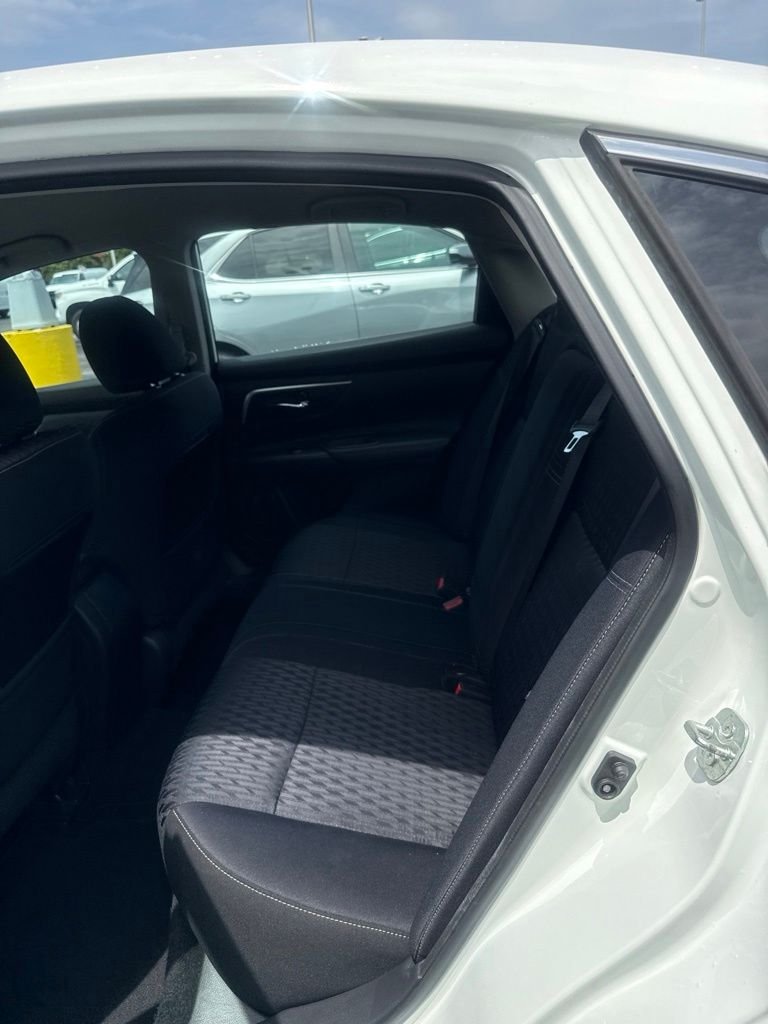 Used 2018 White Nissan 2.5 SV image 3