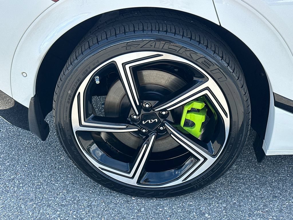 Used 2023  Kia GT image 17