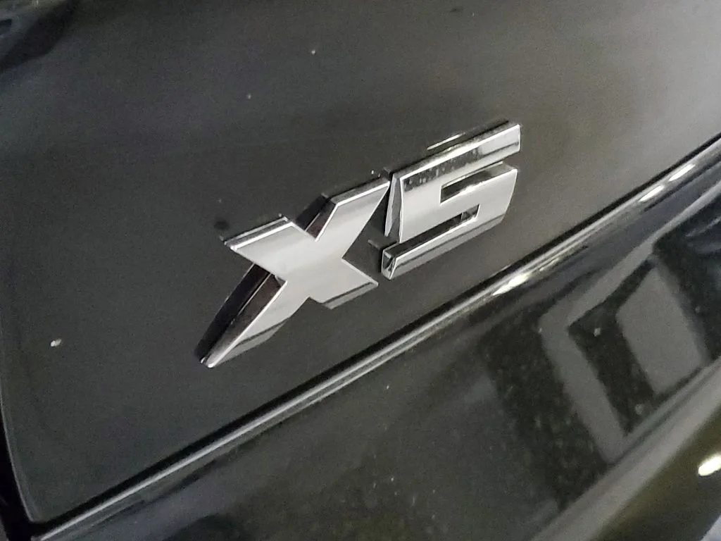 New 2026 Black Sapphire Metallic BMW M60i image 6