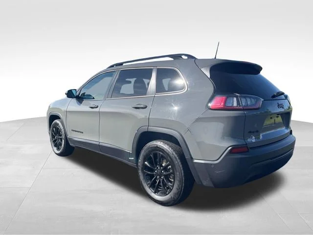 Used 2023 Gray Jeep Altitude Lux 4x4 image 3