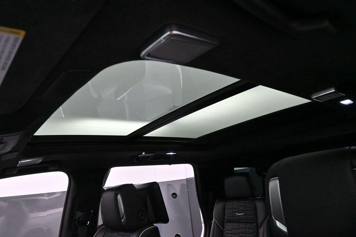 Used 2021 CRYSTAL WHITE TRICOAT Cadillac Sport Platinum image 32