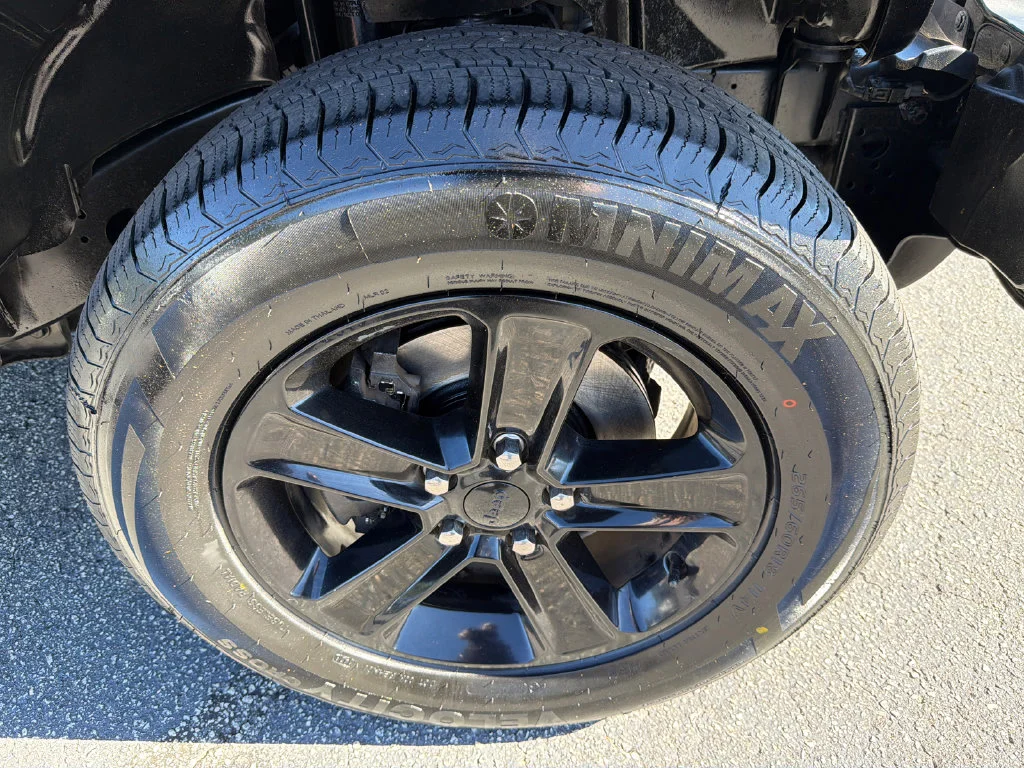 Used 2020 Black Jeep Unlimited Sahara Altitude image 12