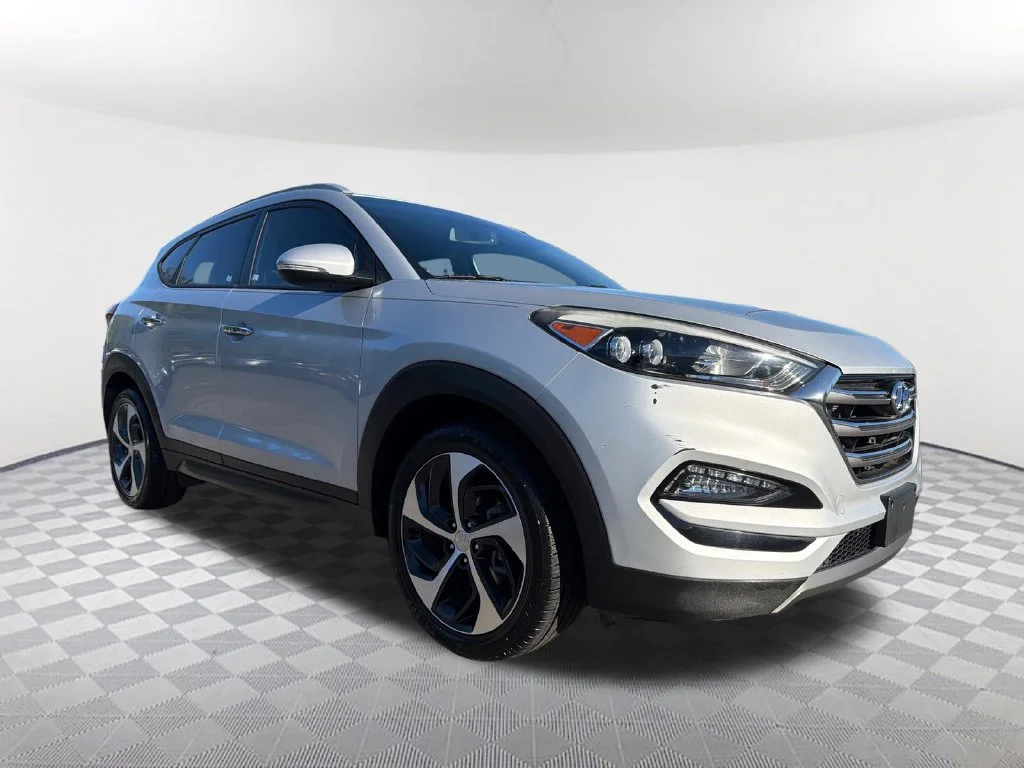 Used 2016 Silver Hyundai Limited image 3