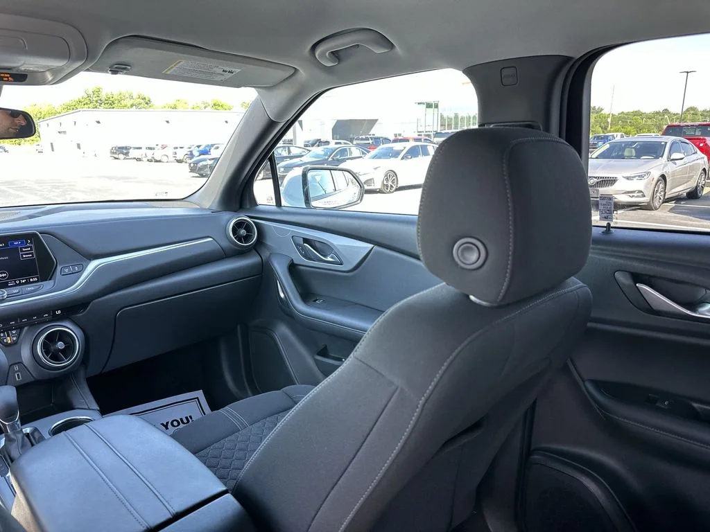 Used 2022 White Chevrolet LT image 11