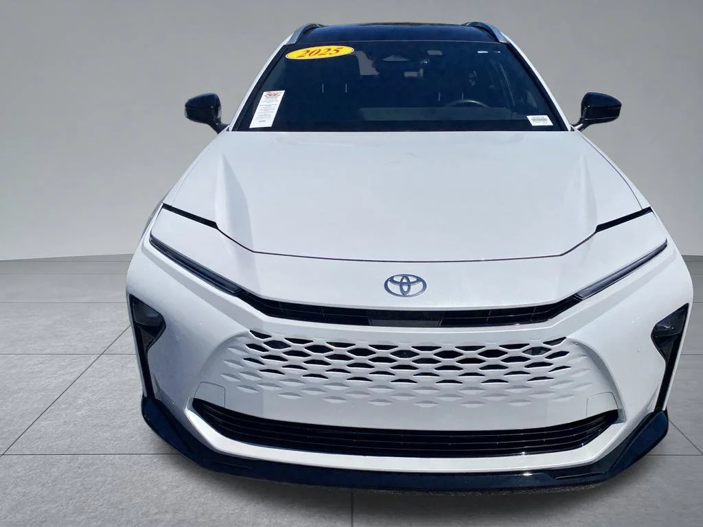 Used 2025 White Toyota Limited image 19