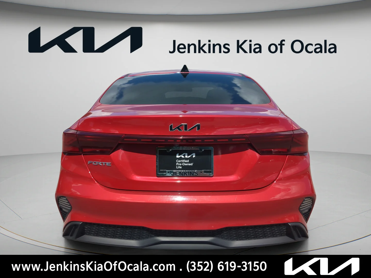 Used 2024 Currant Red Kia LXS image 4