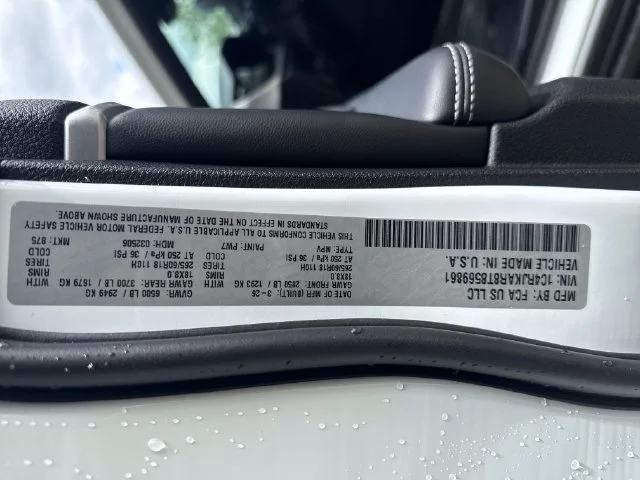 New 2026 Bright White Clear-Coat Exterior Paint Jeep Altitude image 17