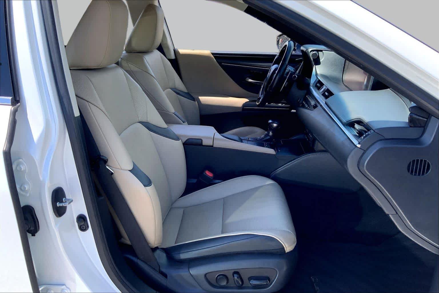Used 2020 Eminent White Pearl Lexus  image 9