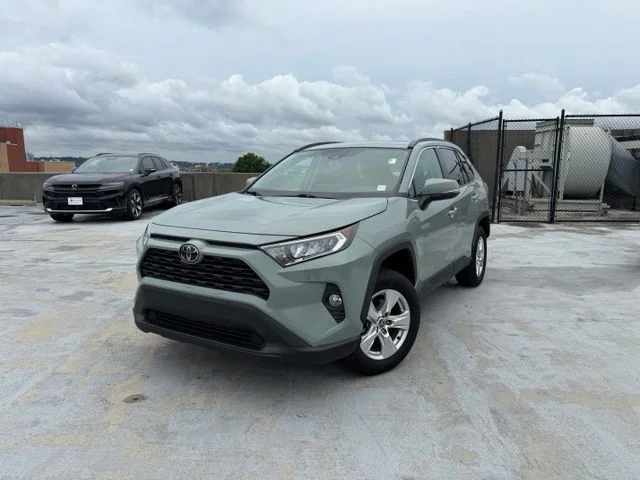 Used 2021  Toyota XLE image 1