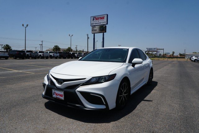 Used 2024  Toyota SE image 1