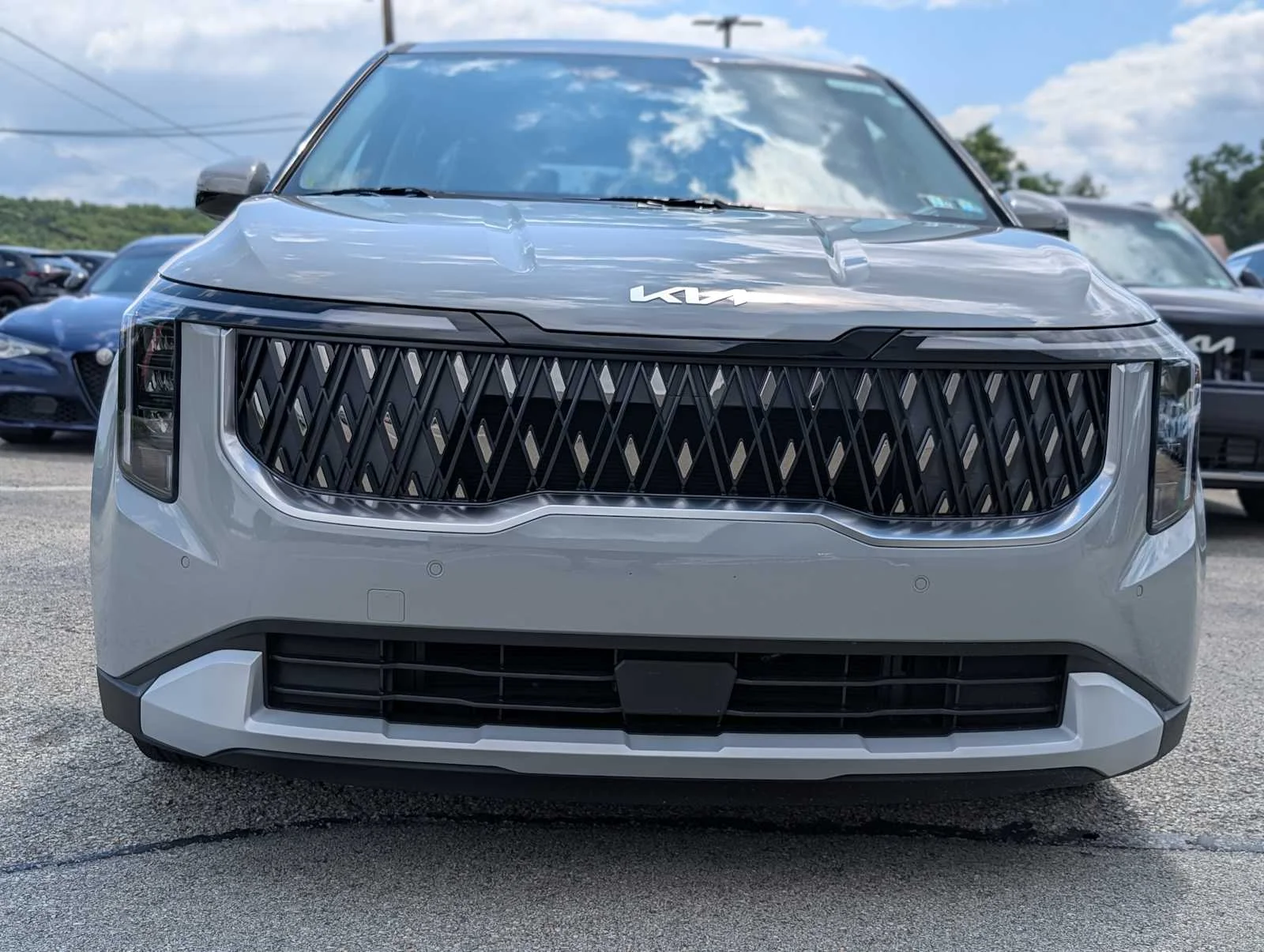 New 2027 Ceramic Silver Kia LXS image 2