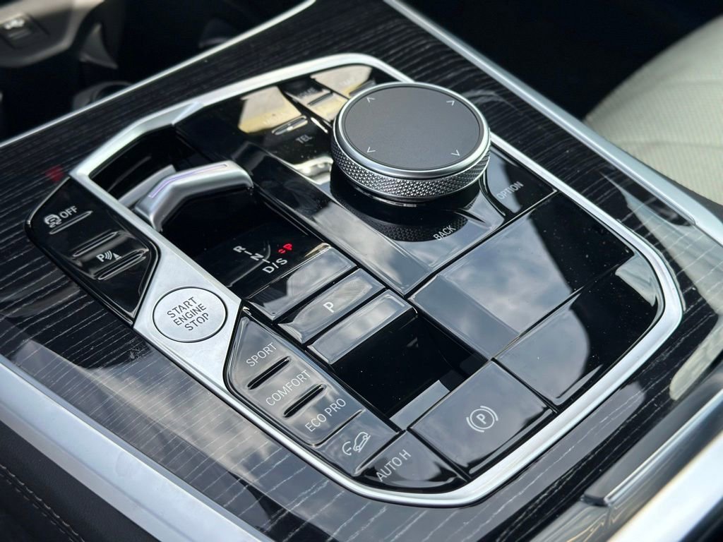 New 2026 Manhattan Green Metallic BMW xDrive40i image 34