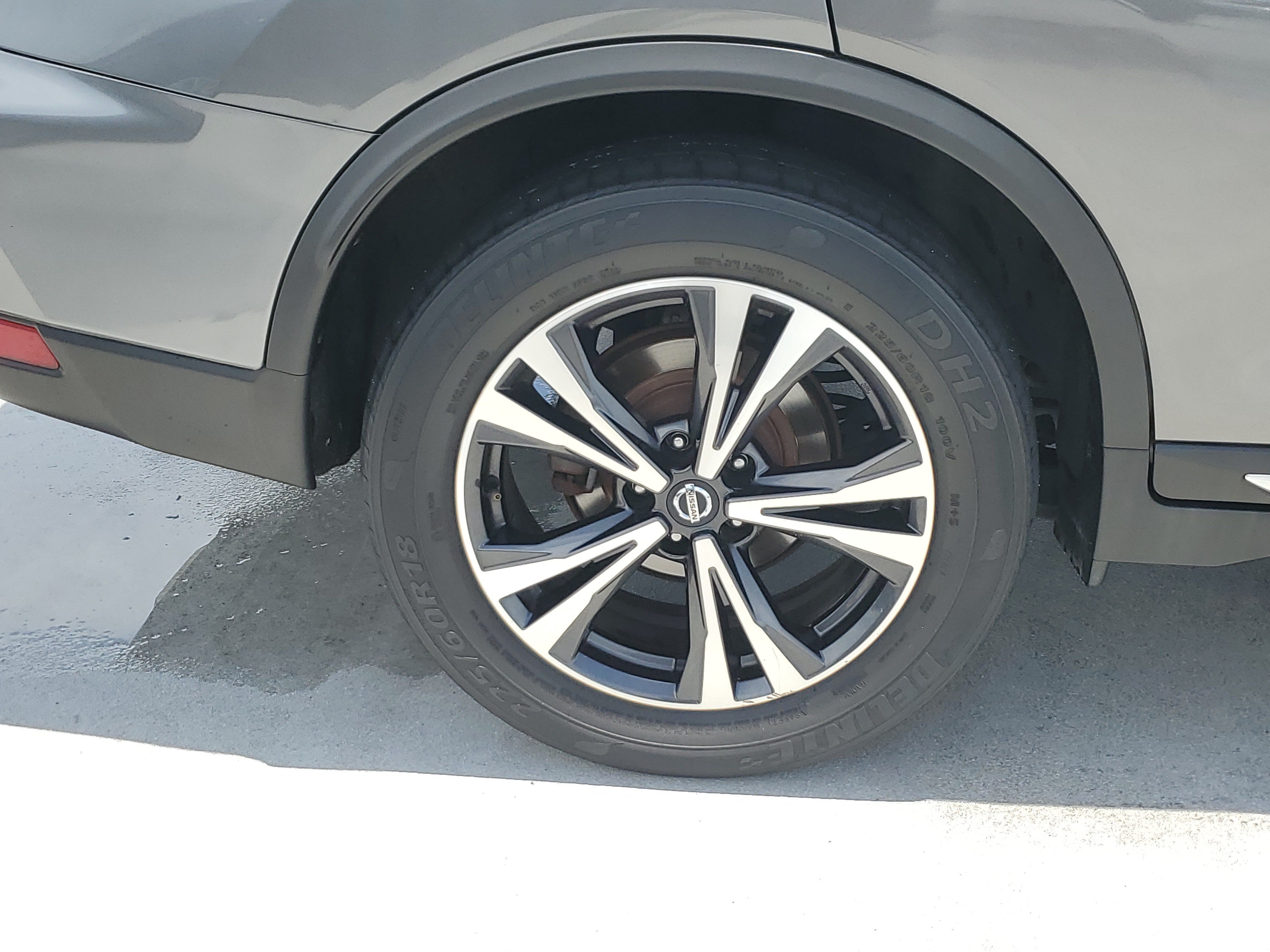 Used 2018 Gun Metallic Nissan SL image 7