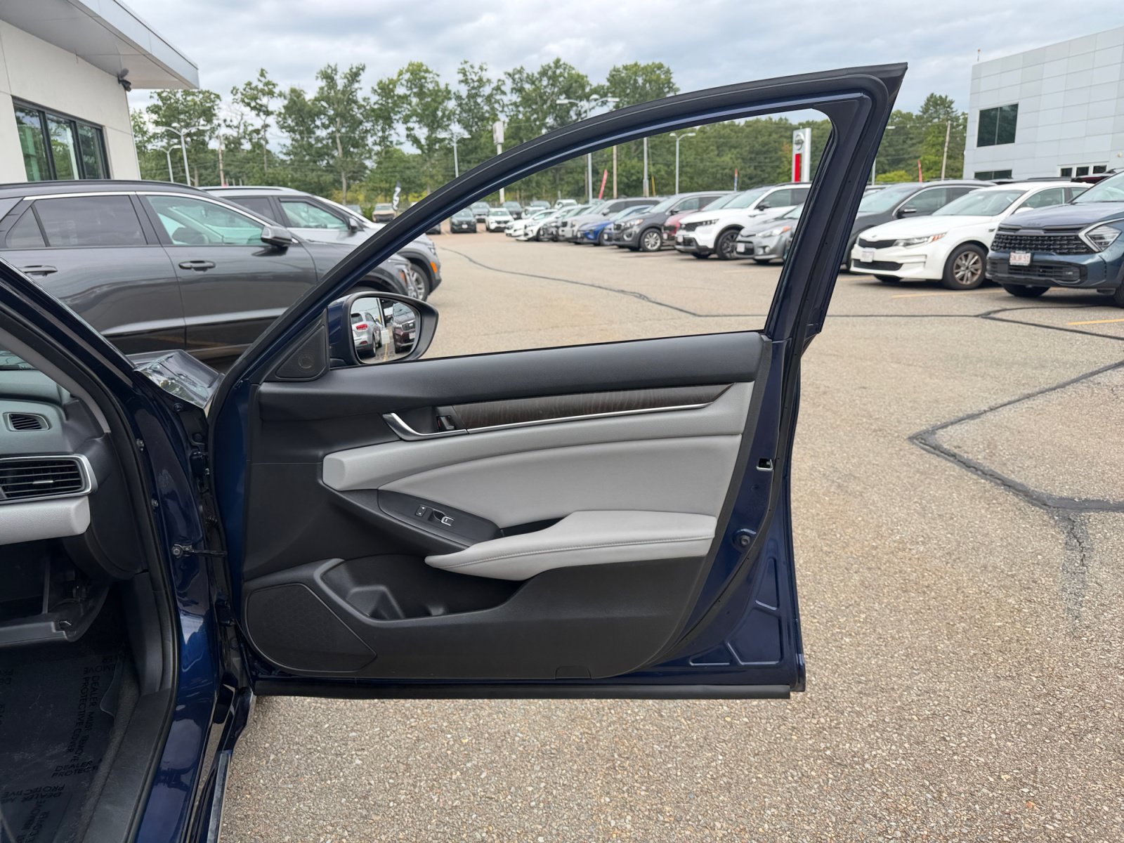 Used 2018 Blue Honda EX 1.5T image 32