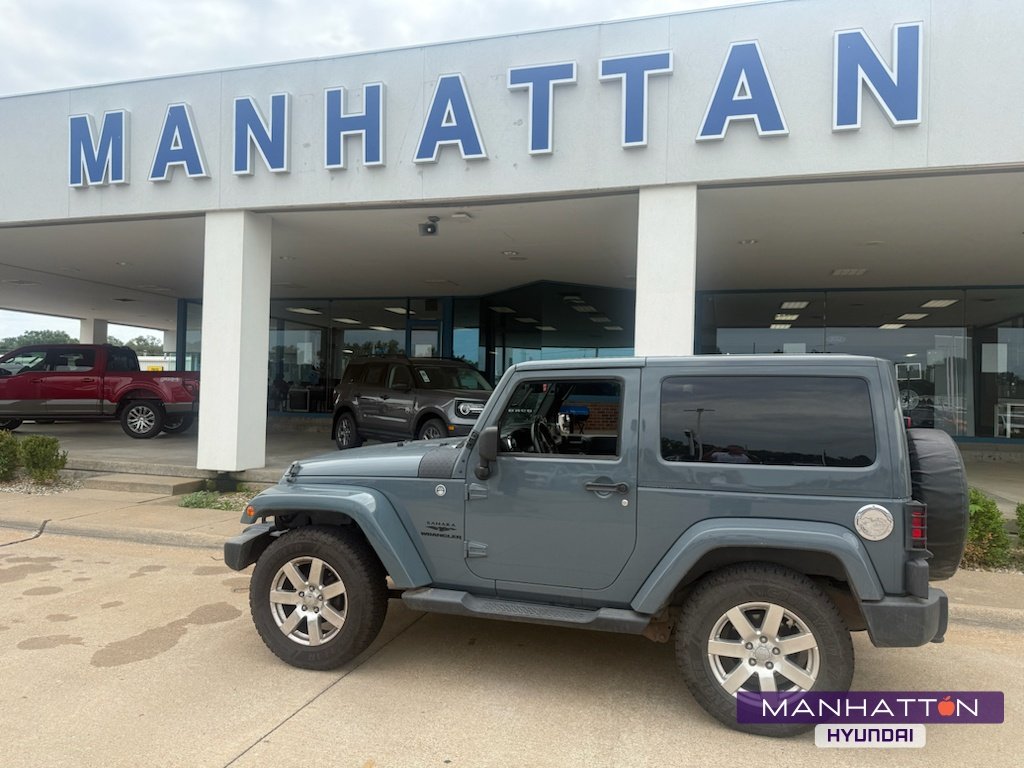 Used 2014 Blue Jeep Sahara image 1