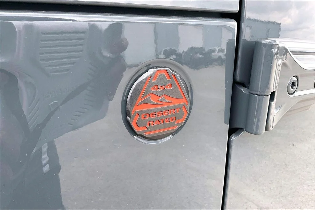 New 2026 Anvil Clear-Coat Exterior Paint Jeep Mojave image 15