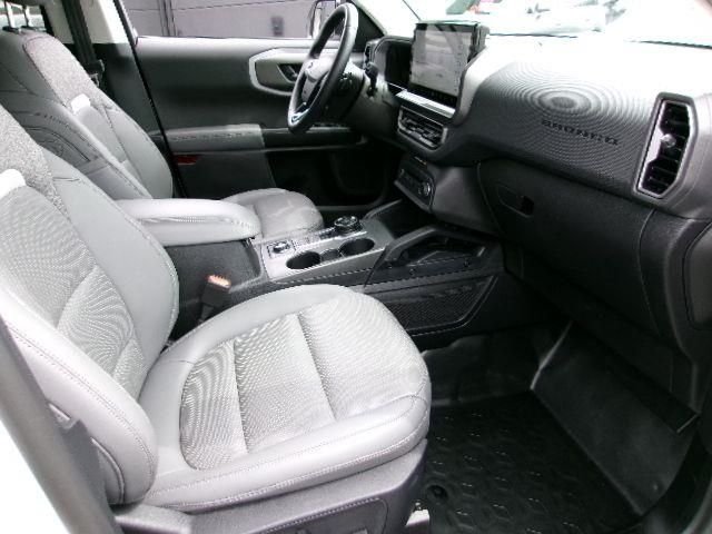 Certified Used 2025 Oxford White Ford Badlands image 4