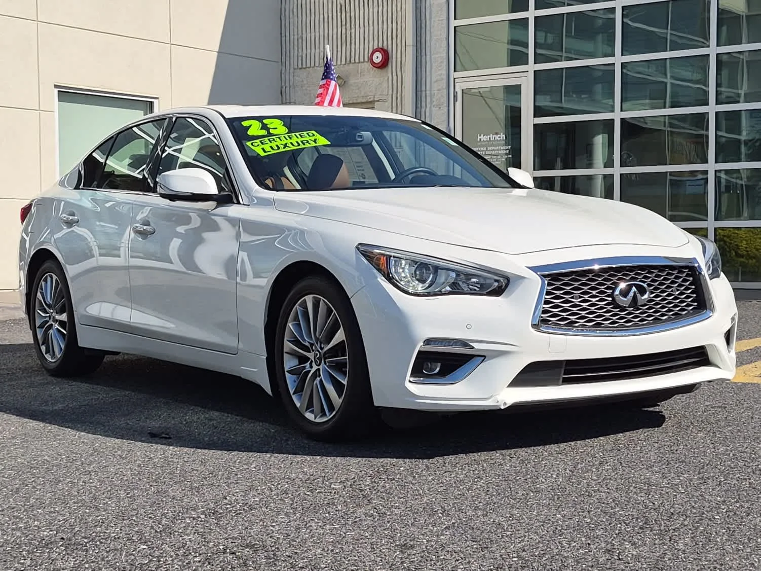 Used 2023 Majestic White INFINITI LUXE image 2