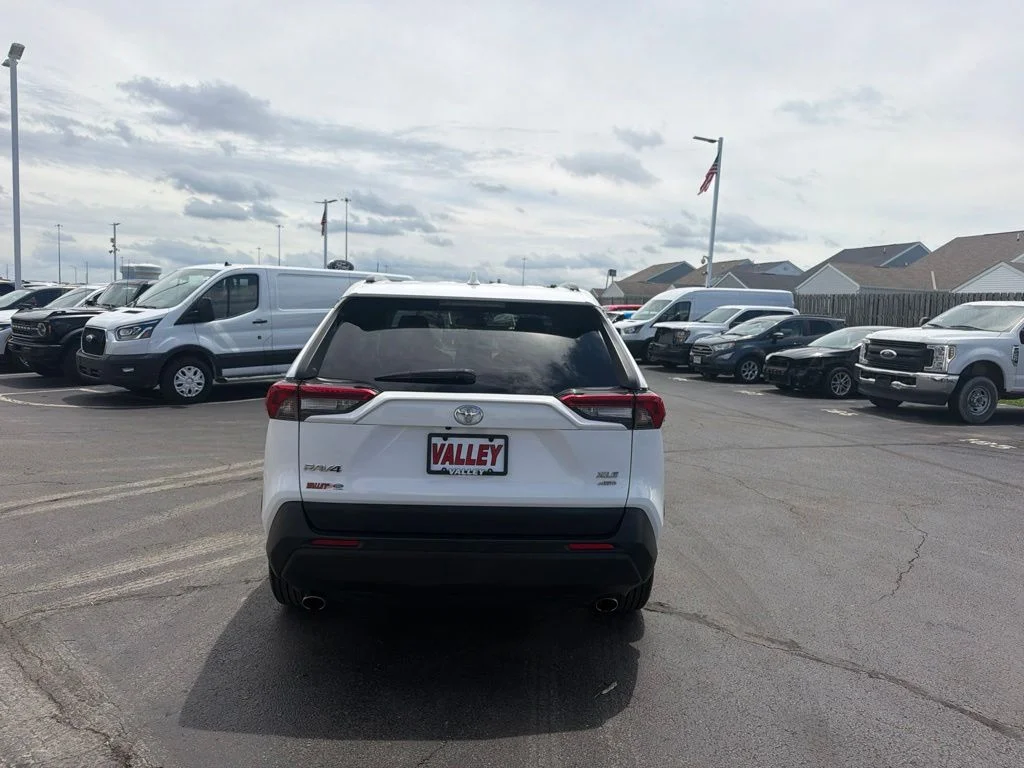 Used 2019 White Toyota XLE image 6