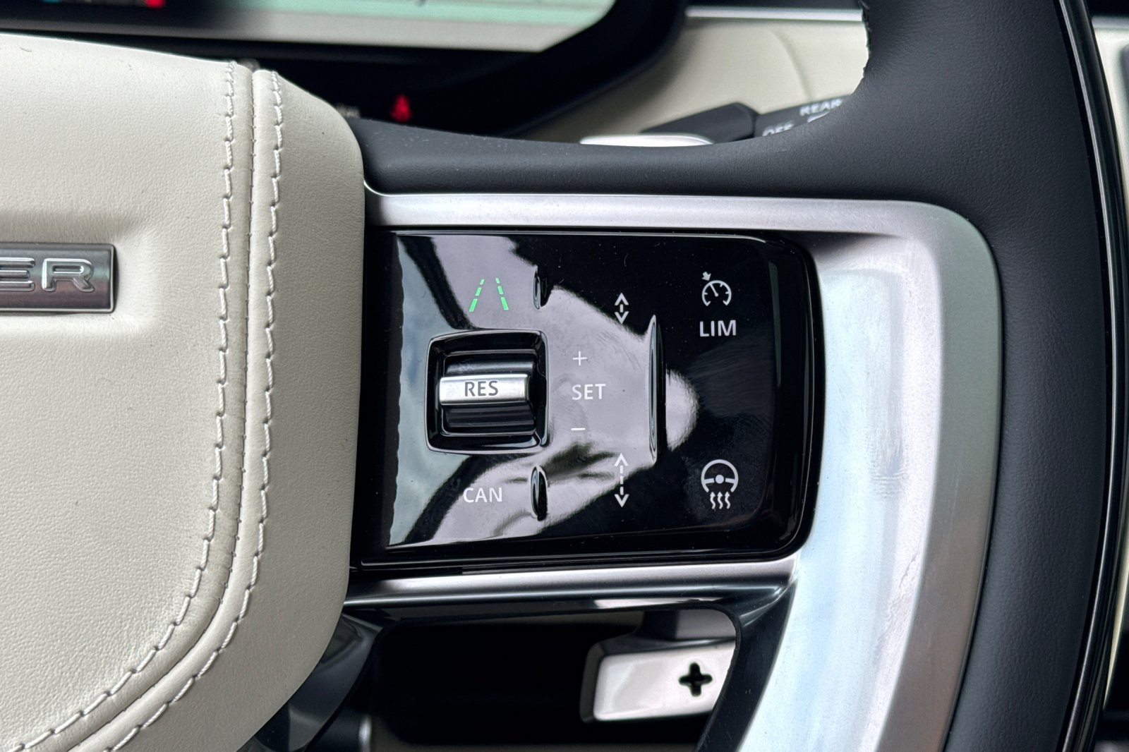 New 2027 Obsidian Black Satin Land Rover SE image 29