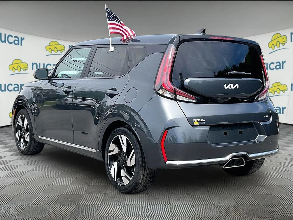 Used 2023 Gravity Gray Kia GT-Line image 4