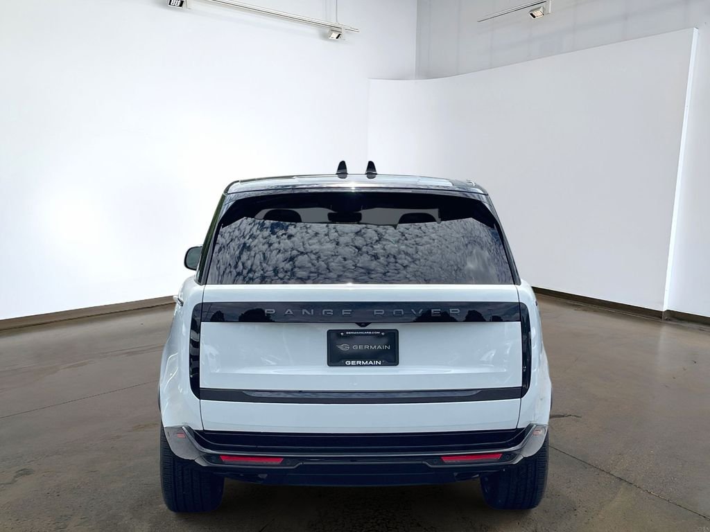 New 2026 Fuji White Land Rover SE image 5