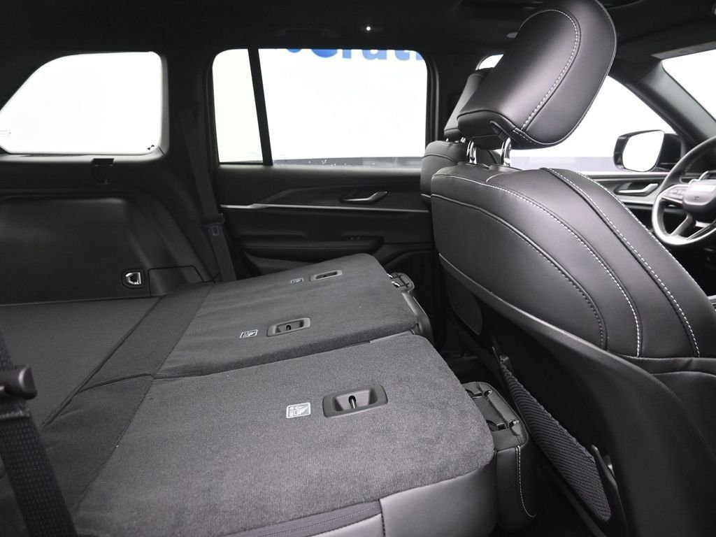 New 2026 Silver Zynith Jeep Altitude image 10