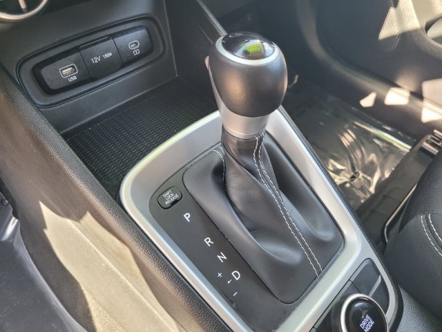 Used 2025 White Hyundai SEL image 20