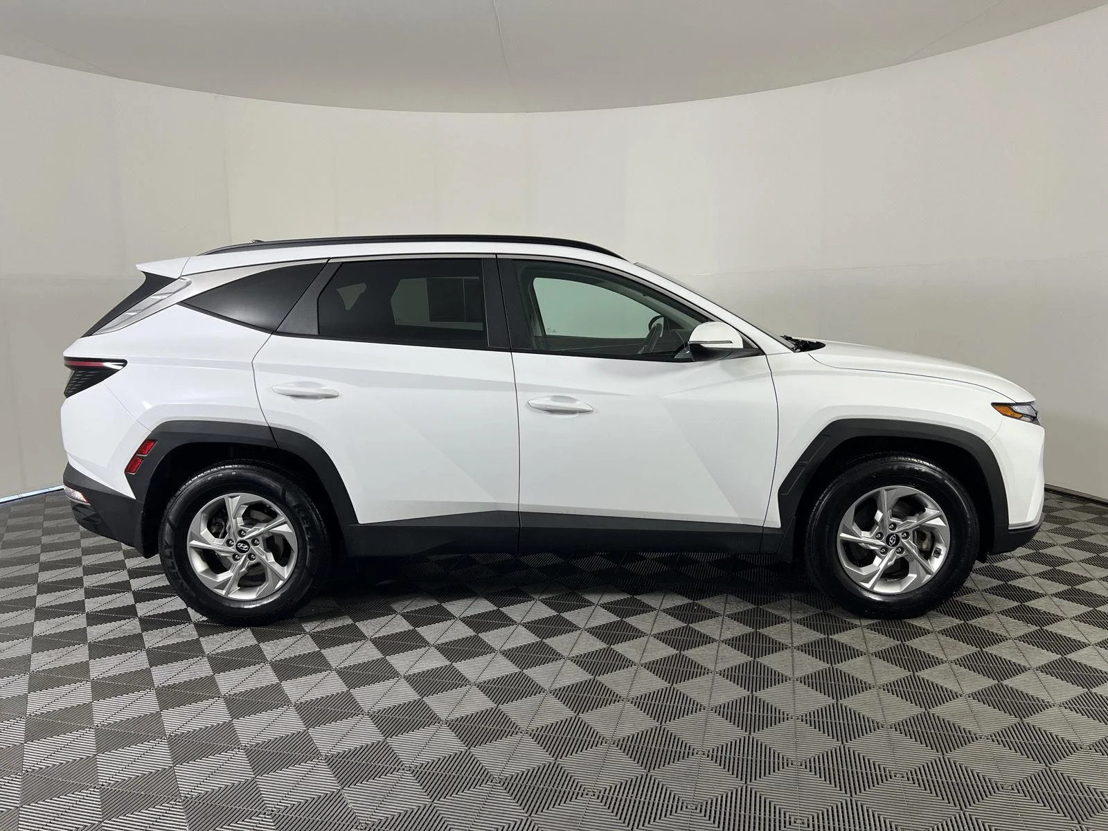 Used 2023 Wh Hyundai SEL image 25