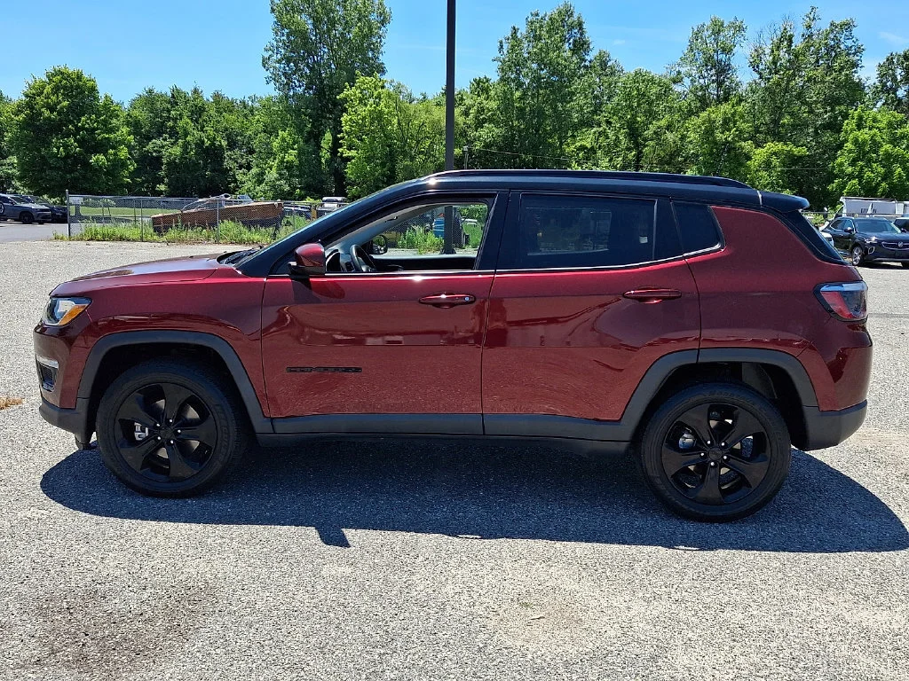 Used 2021 Velvet Red Pearlcoat Jeep Altitude image 7