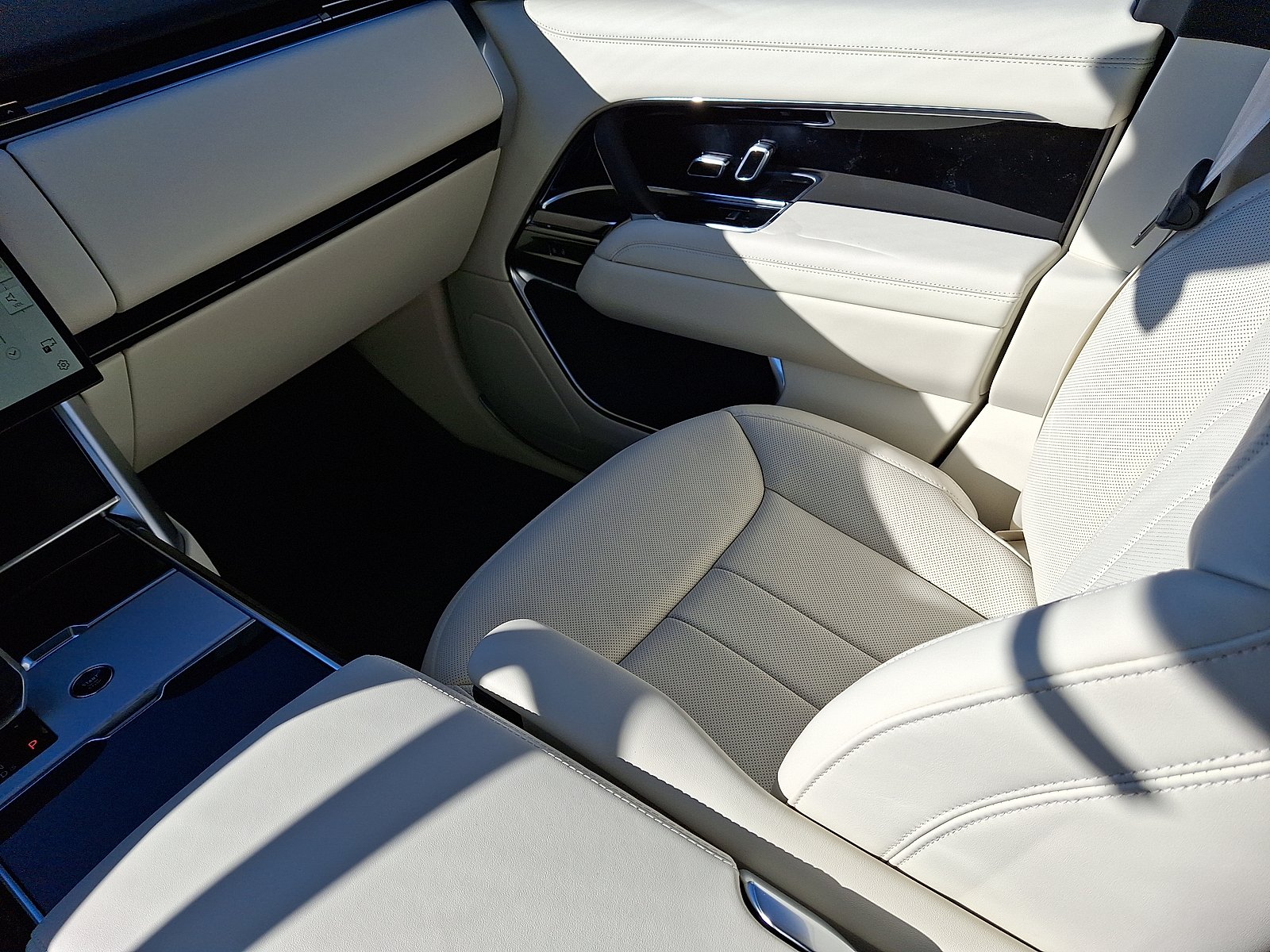 2026 Land Rover Range Rover SE - Photo 13