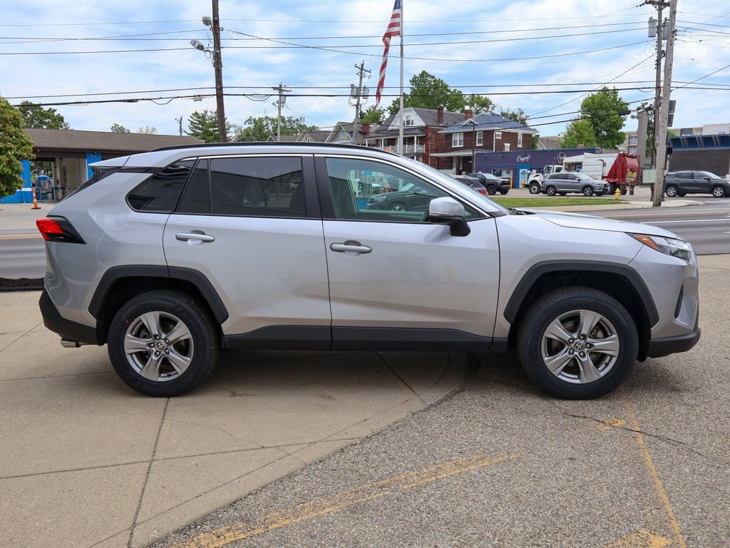 Used 2022 Silver Toyota XLE image 6