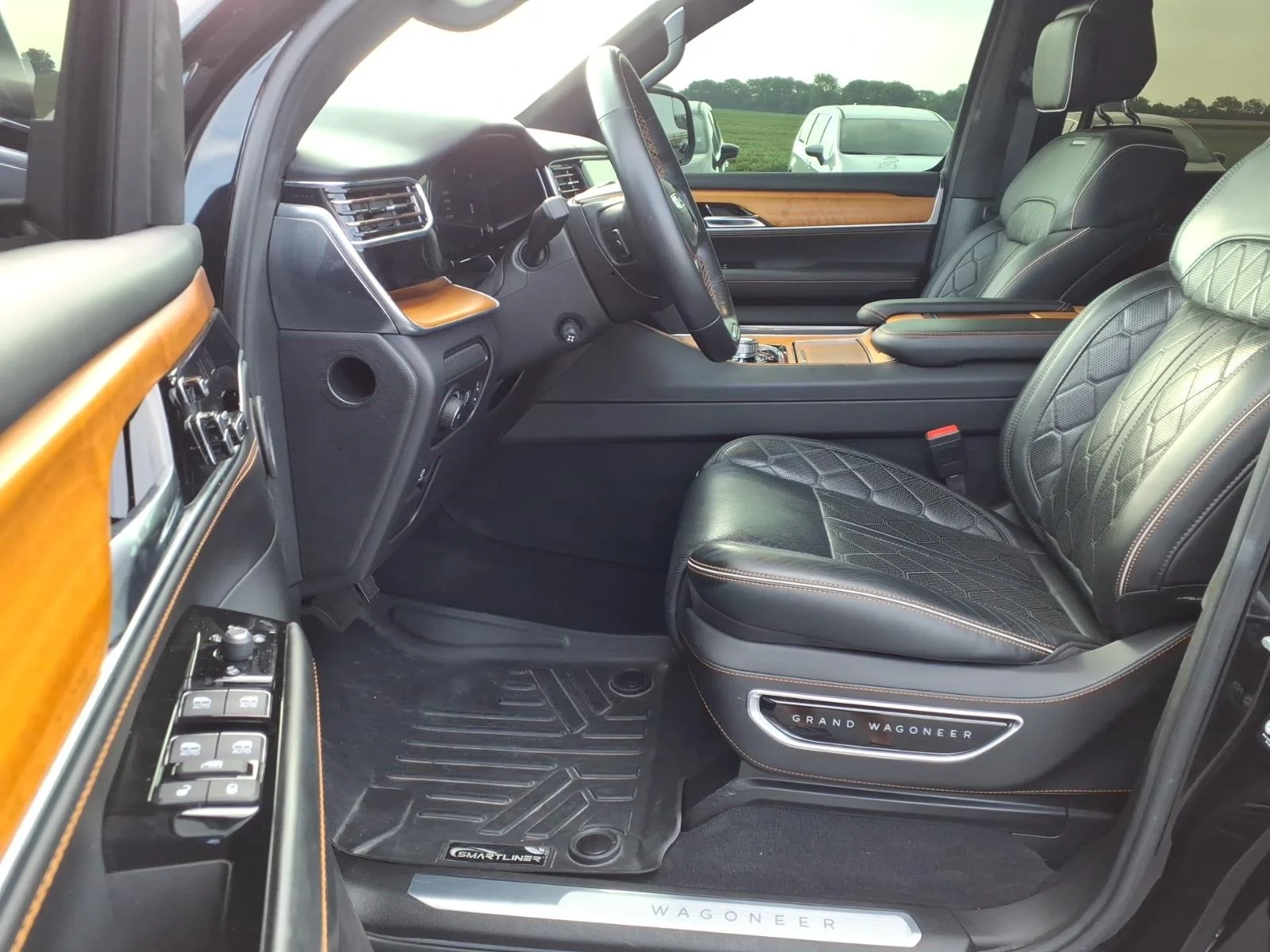 Used 2023 Diamond Black Crystal Pearl Coat Jeep Series III image 21