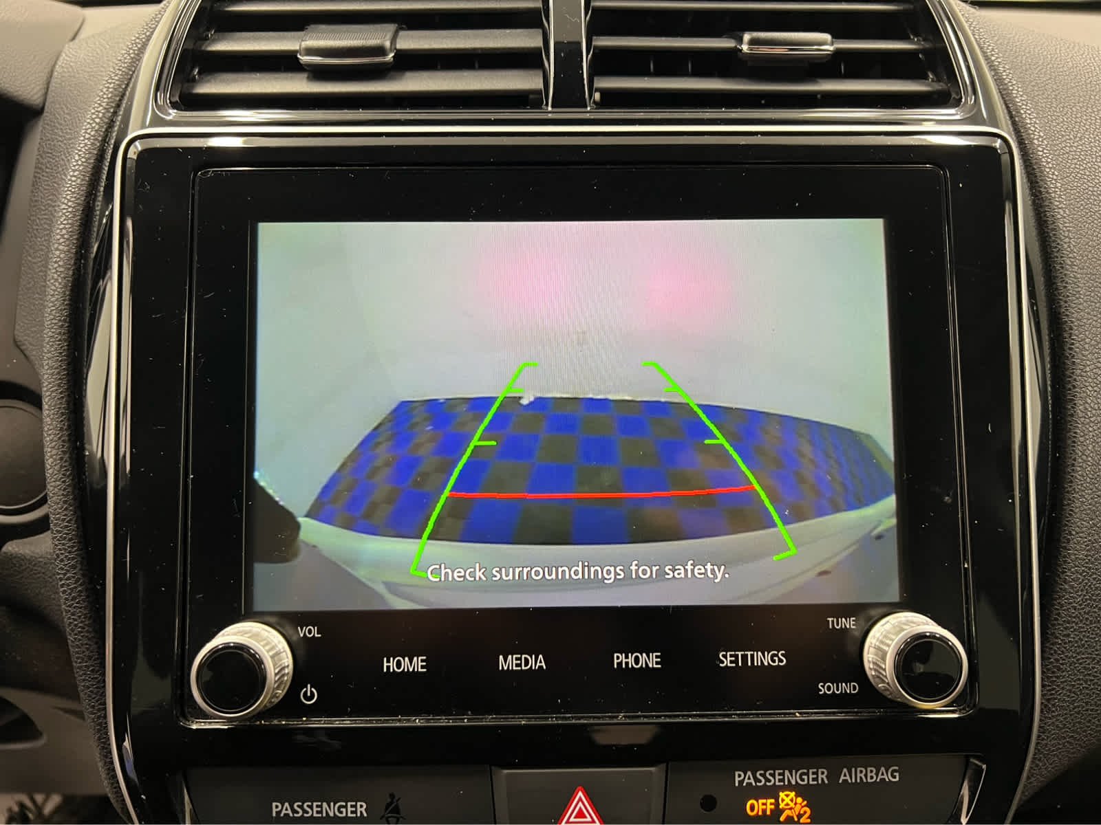 Used 2023 White Diamond Mitsubishi LE image 18