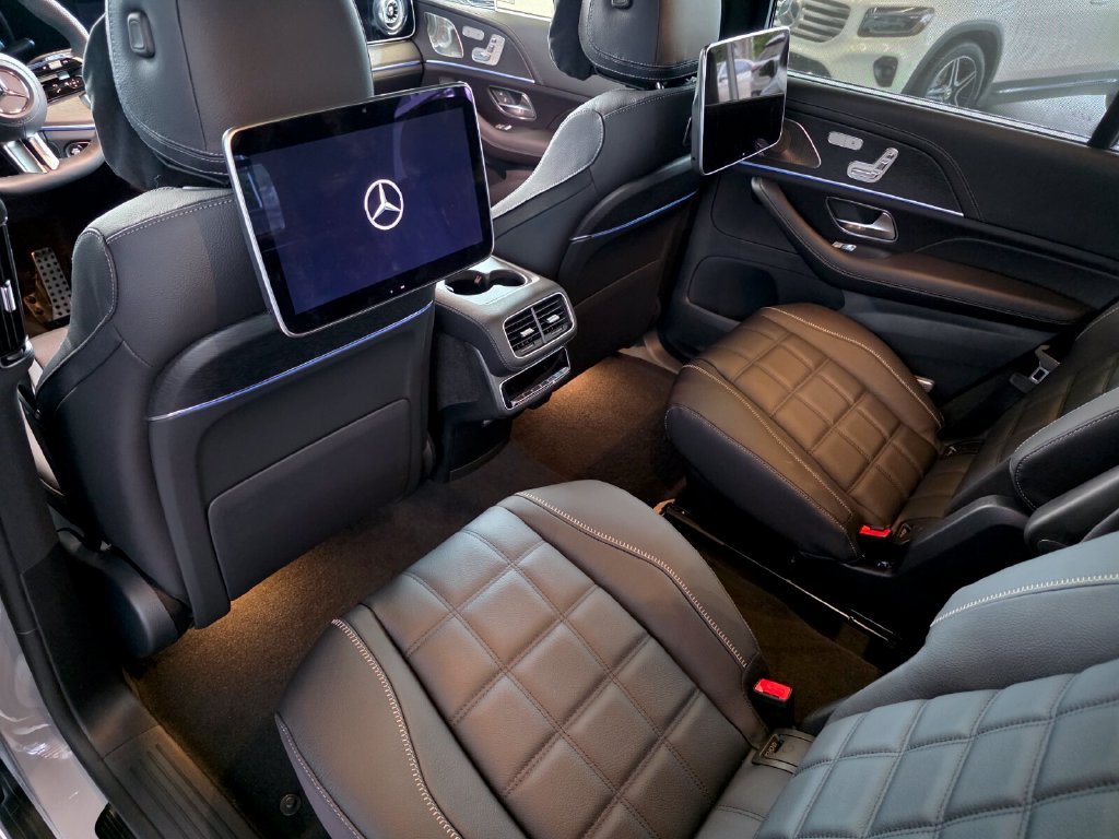 New 2027 MANUFAKTUR Alpine Grey Mercedes-Benz GLS 450 image 13