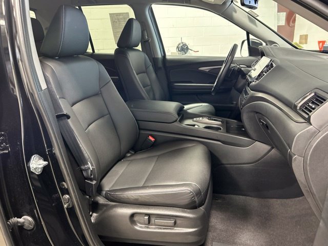 Certified Used 2025 Crystal Black Pearl Honda RTL image 14